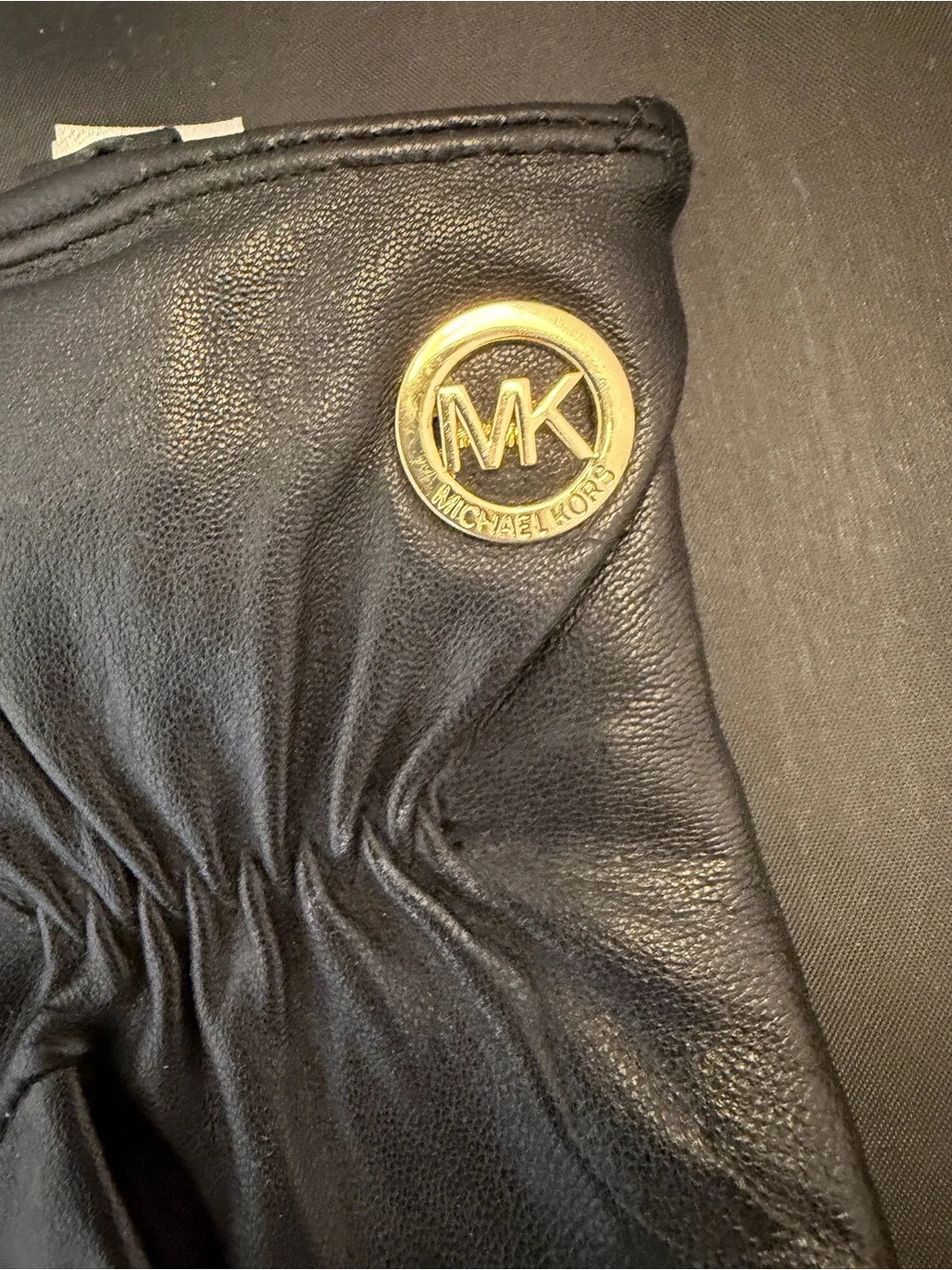 Michael Kors chevron quilted black leather gloves V-shaped Size Large/XLarge